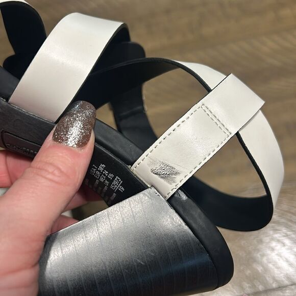 NWOT Christian Siriano strappy heels size 7 - Picture 13 of 14